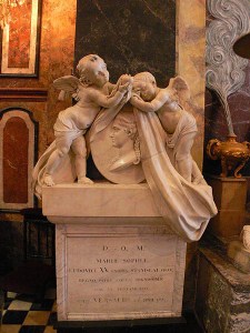 Monument qui abrite l'urne du coeur